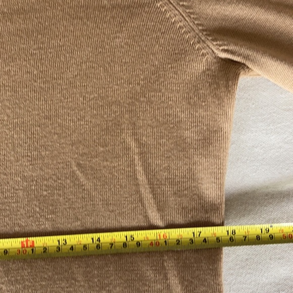 Victor Alfaro 100% wool tan classic v-neck sweater buttons at wrist - Picture 15 of 15